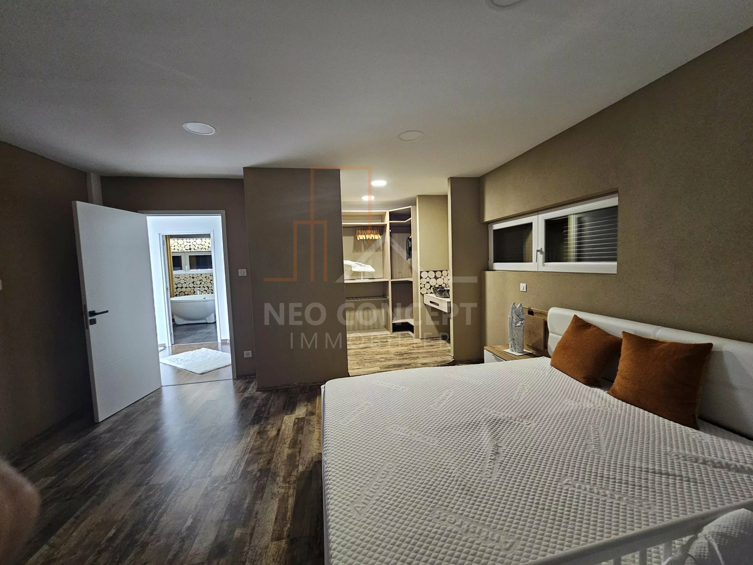 86cfbb7dda6e98318fa9325447236a56_698a980295_4000-original