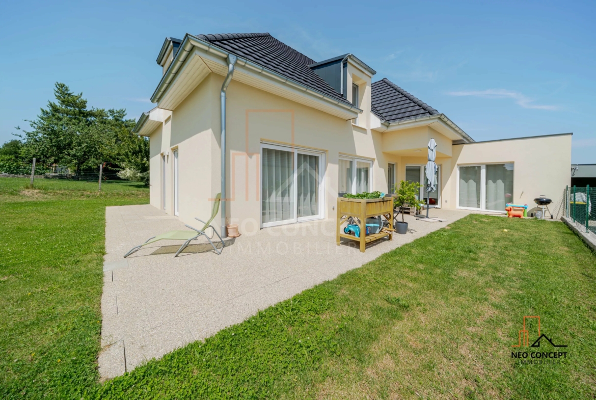 98d5c8f85b9a40690c2af1bcae984659_242452a97a_4096-original