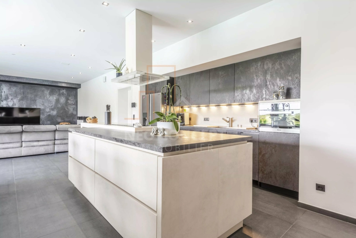 0516b6aa7f6df6585a2cbe2a20bf8be3_ca7a4f47b3_4096-original