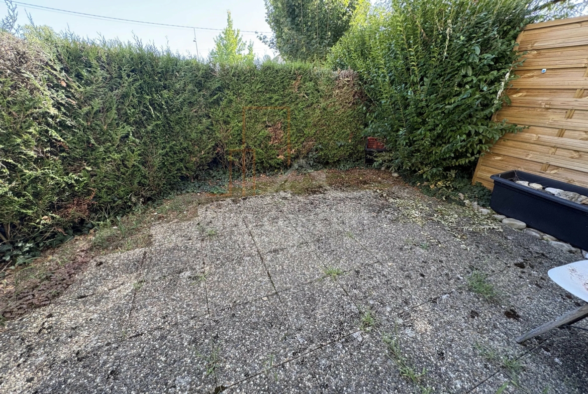 f7476809
